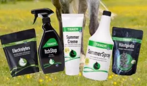 Hästvårdsprodukter från Trikem på sommaräng